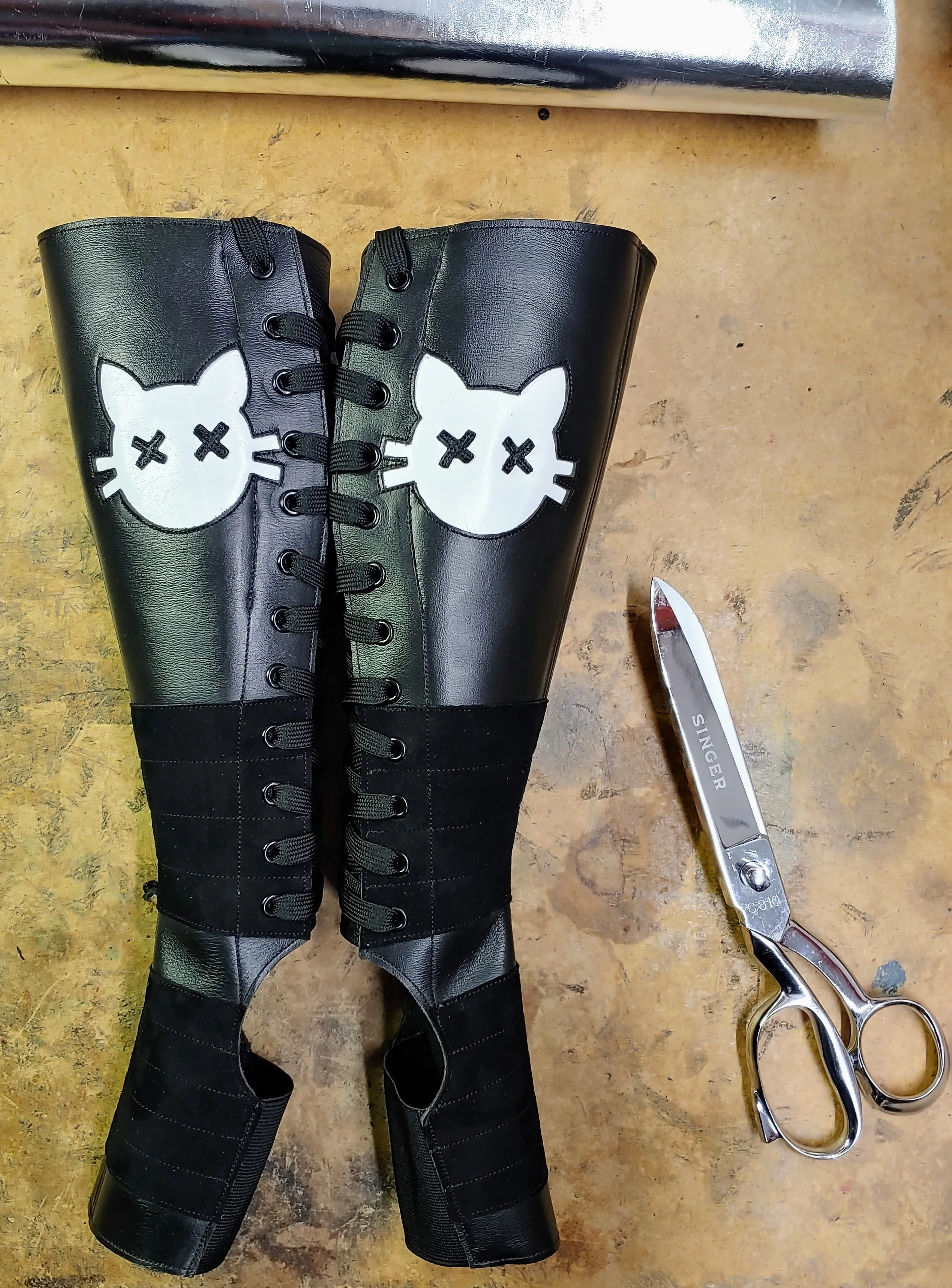 Black Aerial boots w/ Cartoon Cat   Suede Grip & inside ZIP