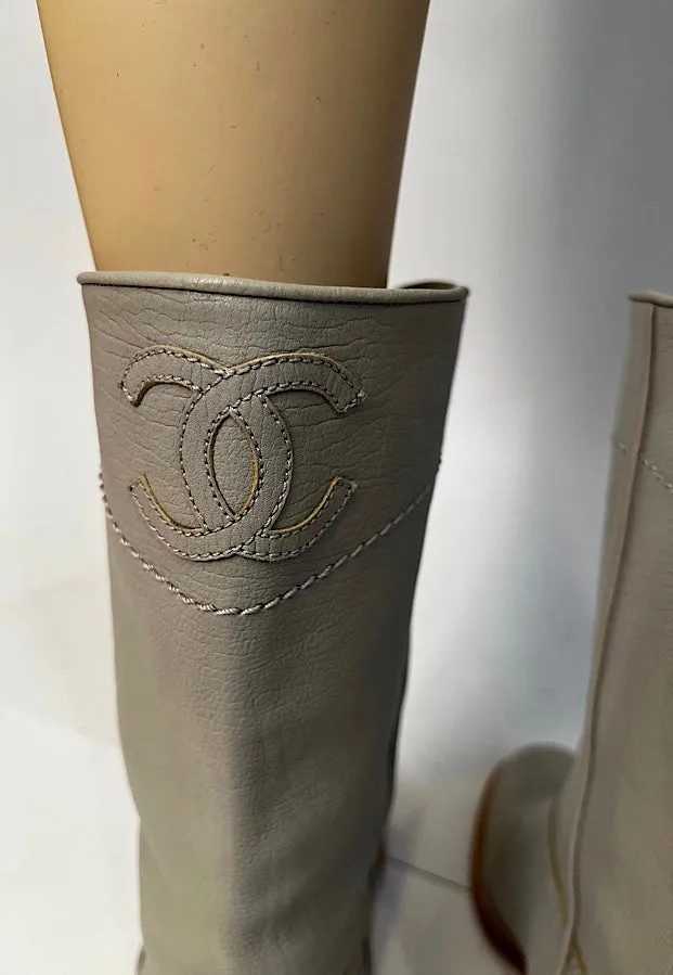 Chanel 13C 2013 Cruise Grey Leather Western Boots Large CC Logo EU 40.5 US 9.5