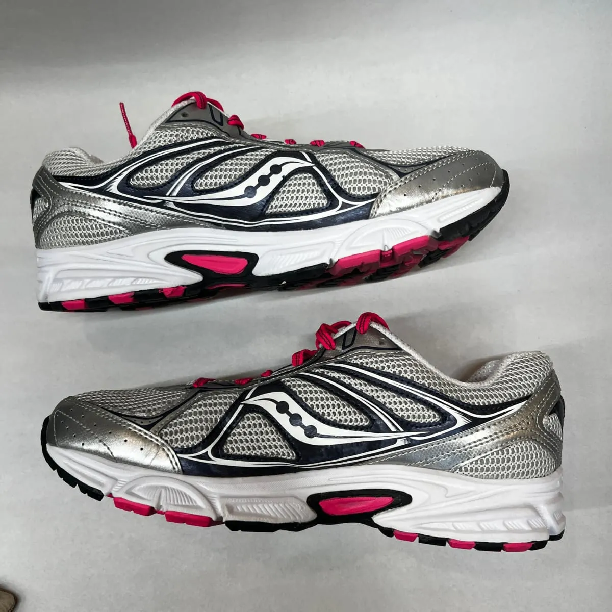 Women's Saucony Cohesion 7 Running Shoe Silver/Pink 10 Wide - Preowned