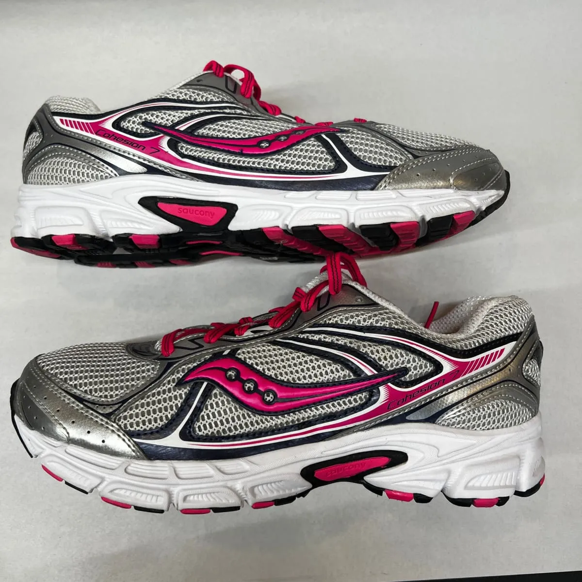 Women's Saucony Cohesion 7 Running Shoe Silver/Pink 10 Wide - Preowned